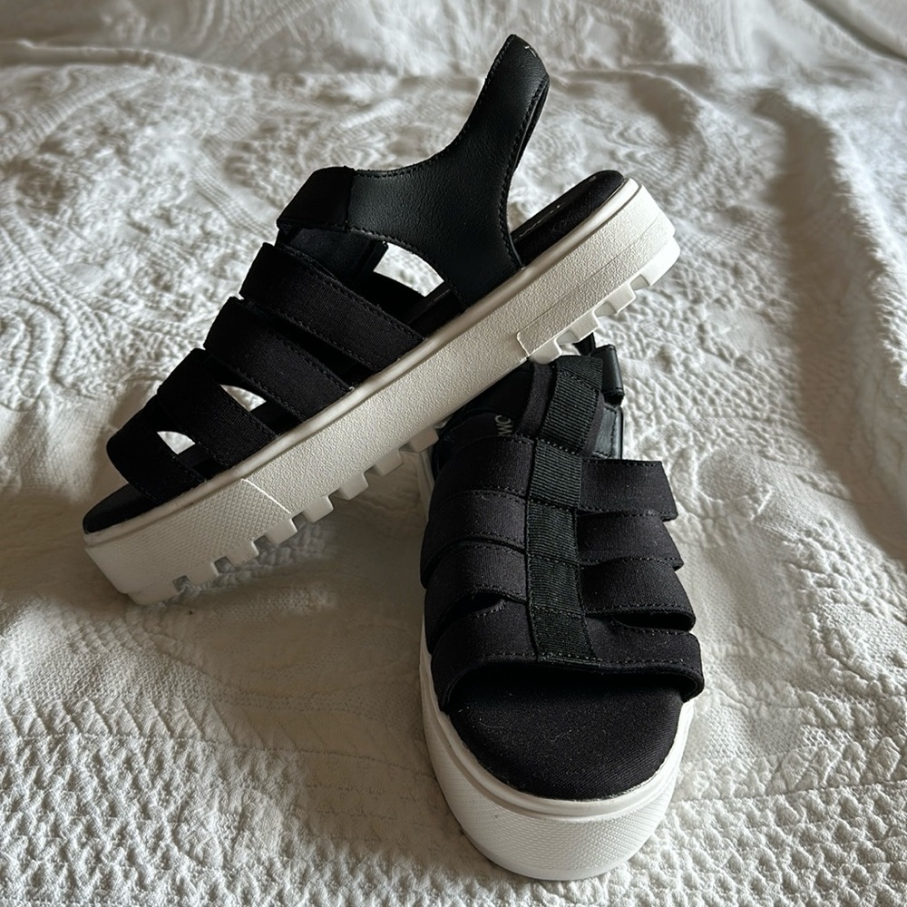 Tom’s platform canvas sandals 6.5